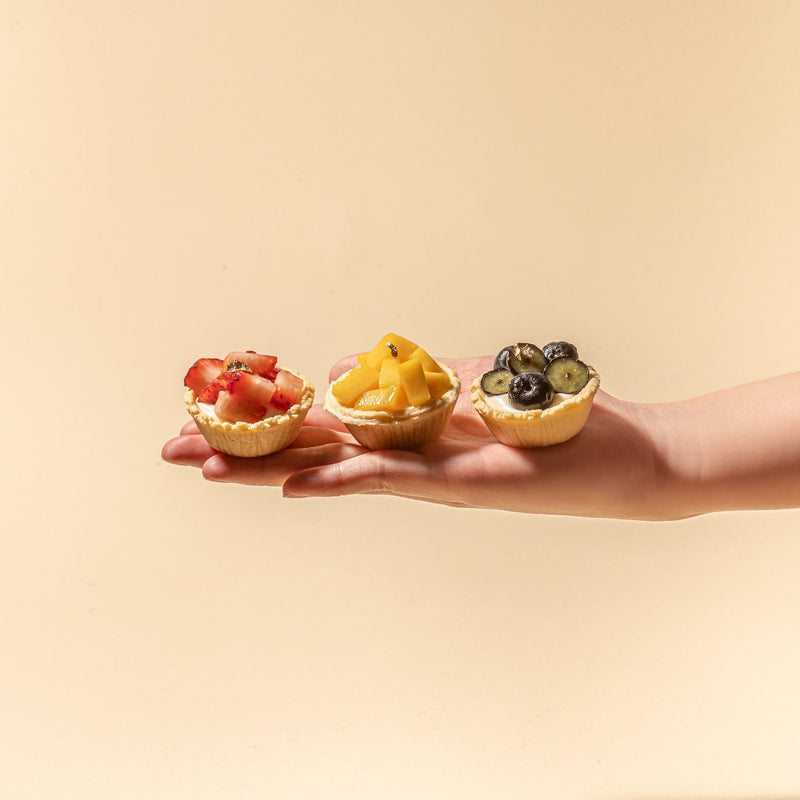 Load image into Gallery viewer, Mini Fruit Tarts 16 Pieces